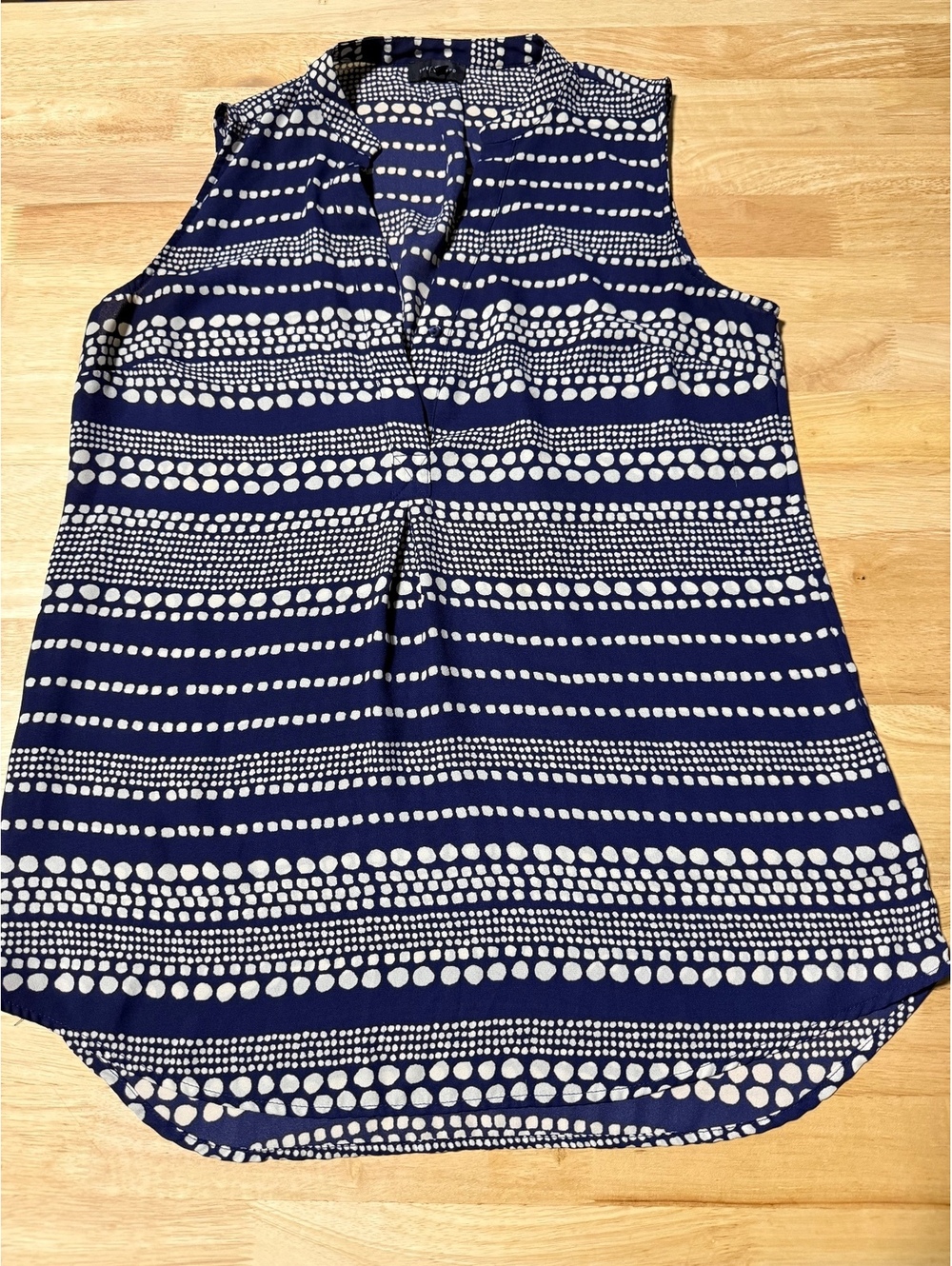 The Limited Women’s Medium Navy White Dot Print Sleeveless Blouse